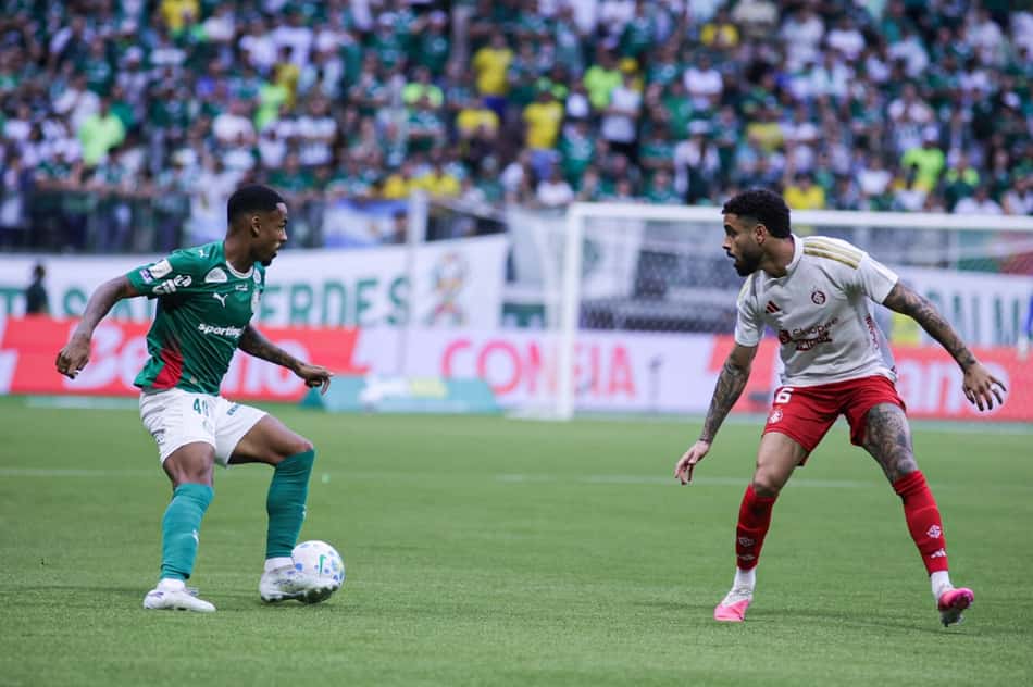 Sem gols: Palmeiras domina posse e finalizações, mas esbarra na retranca do Inter no Nubank Parque
