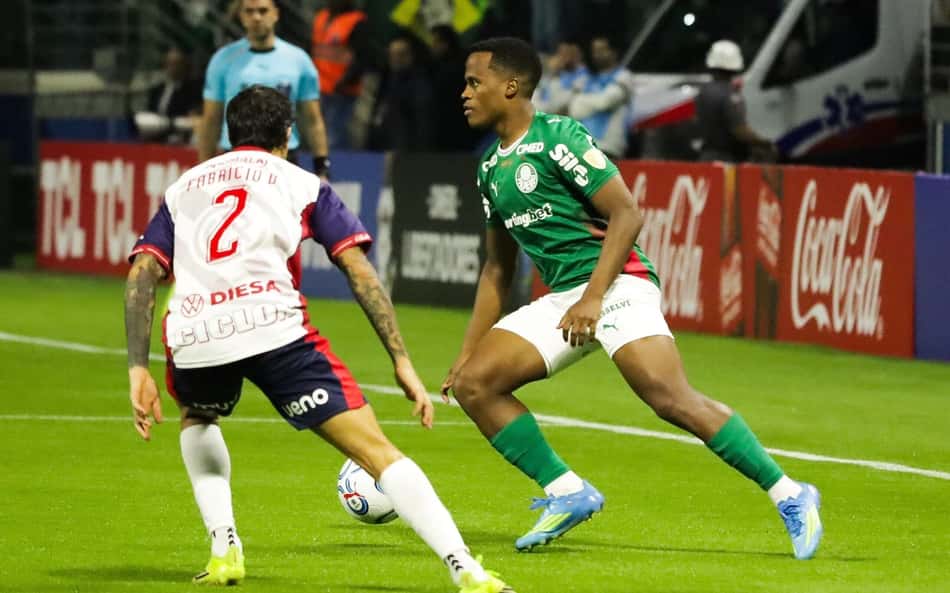 Palmeiras cede empate ao Cerro Porteño no fim após expulsão e falha defensiva; decisão será no Paraguai